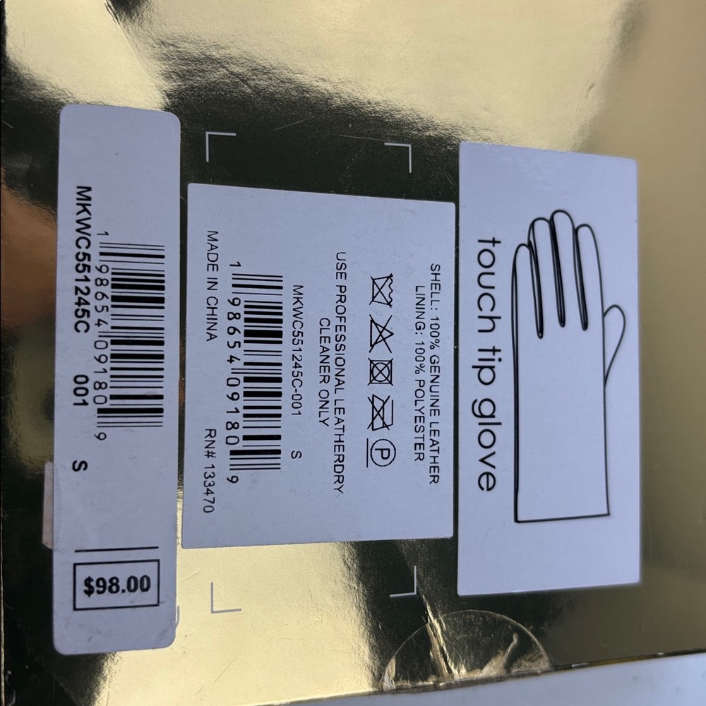 Michael Kors Elegant Black wonen’s Gloves small
Touch tip - Picture 4 of 4